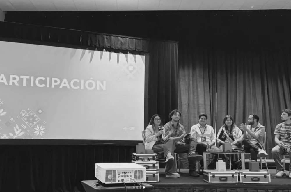 Panel de conversación en un escenario